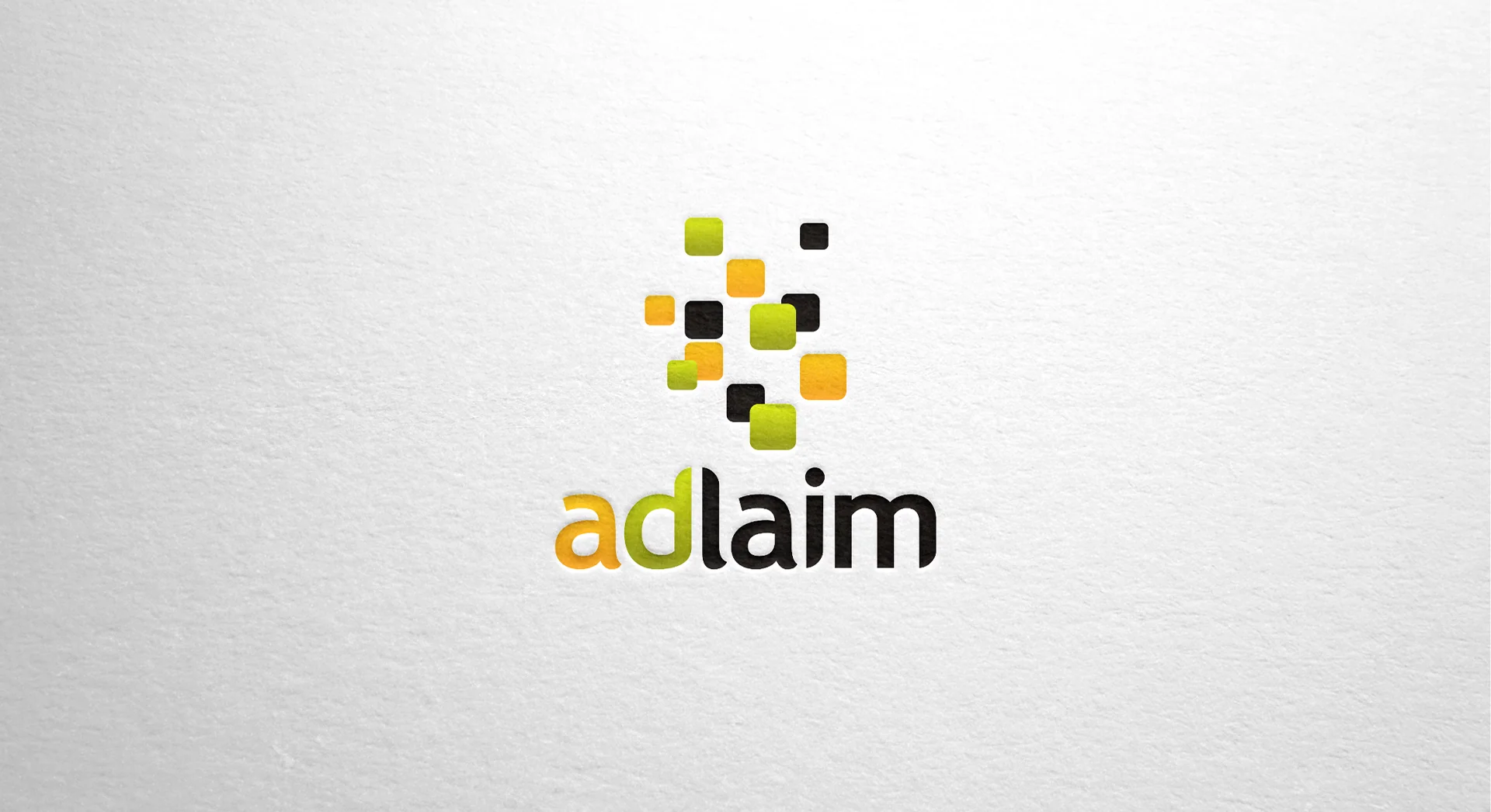 Логотип Adlaim на фактурной бумаге