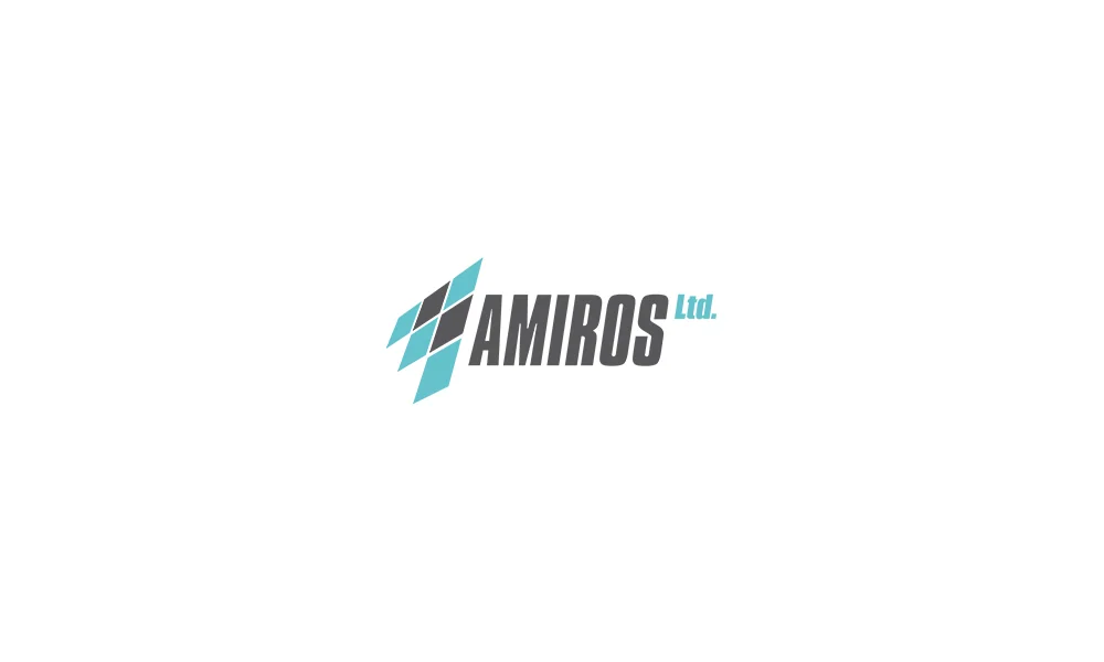 Логотип Amiros: бирюзовые и графитовые ромбы и наклонное название