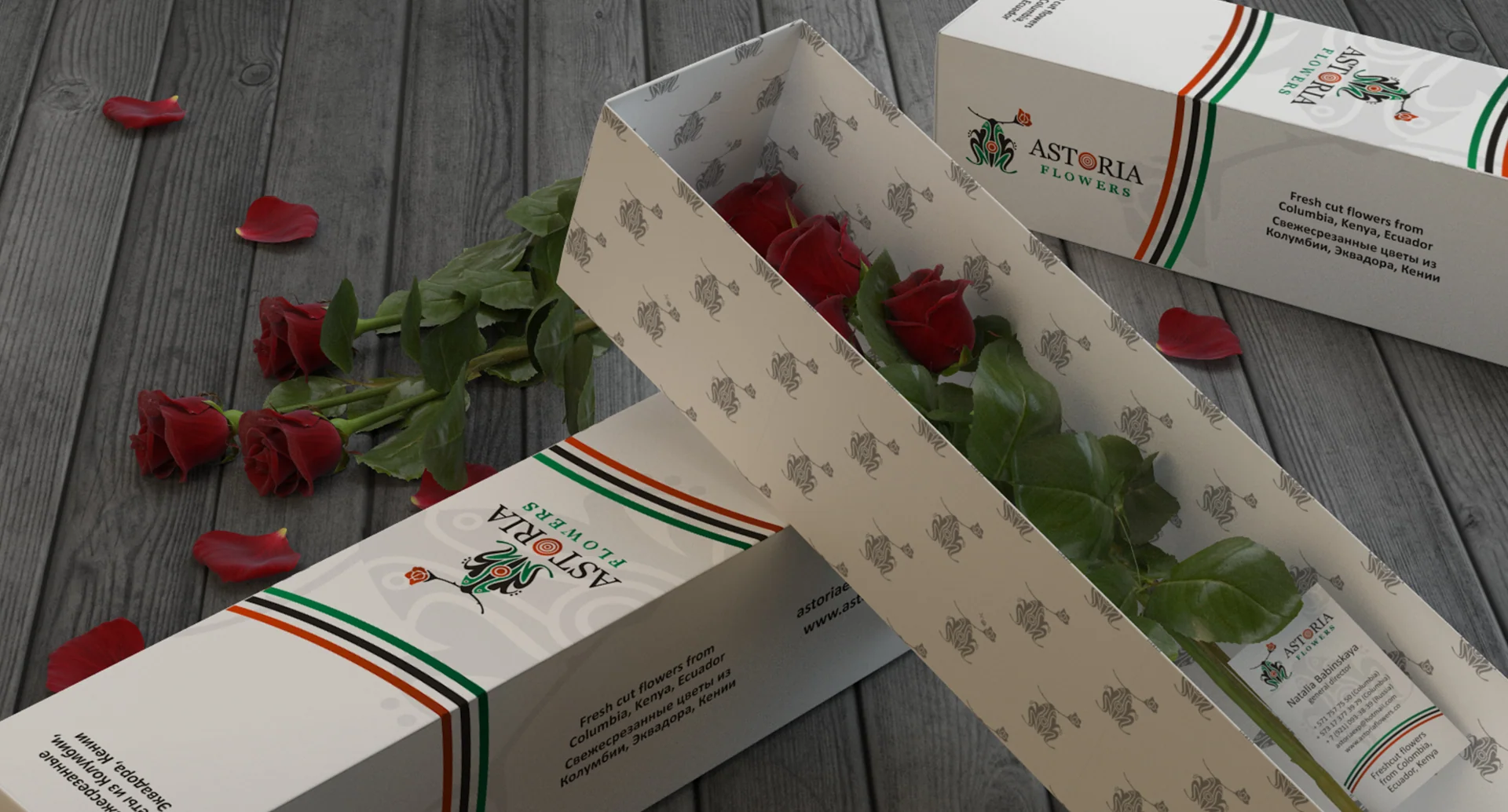 Фирменная коробка Astoria Flowers с красными розами на деревянном столе