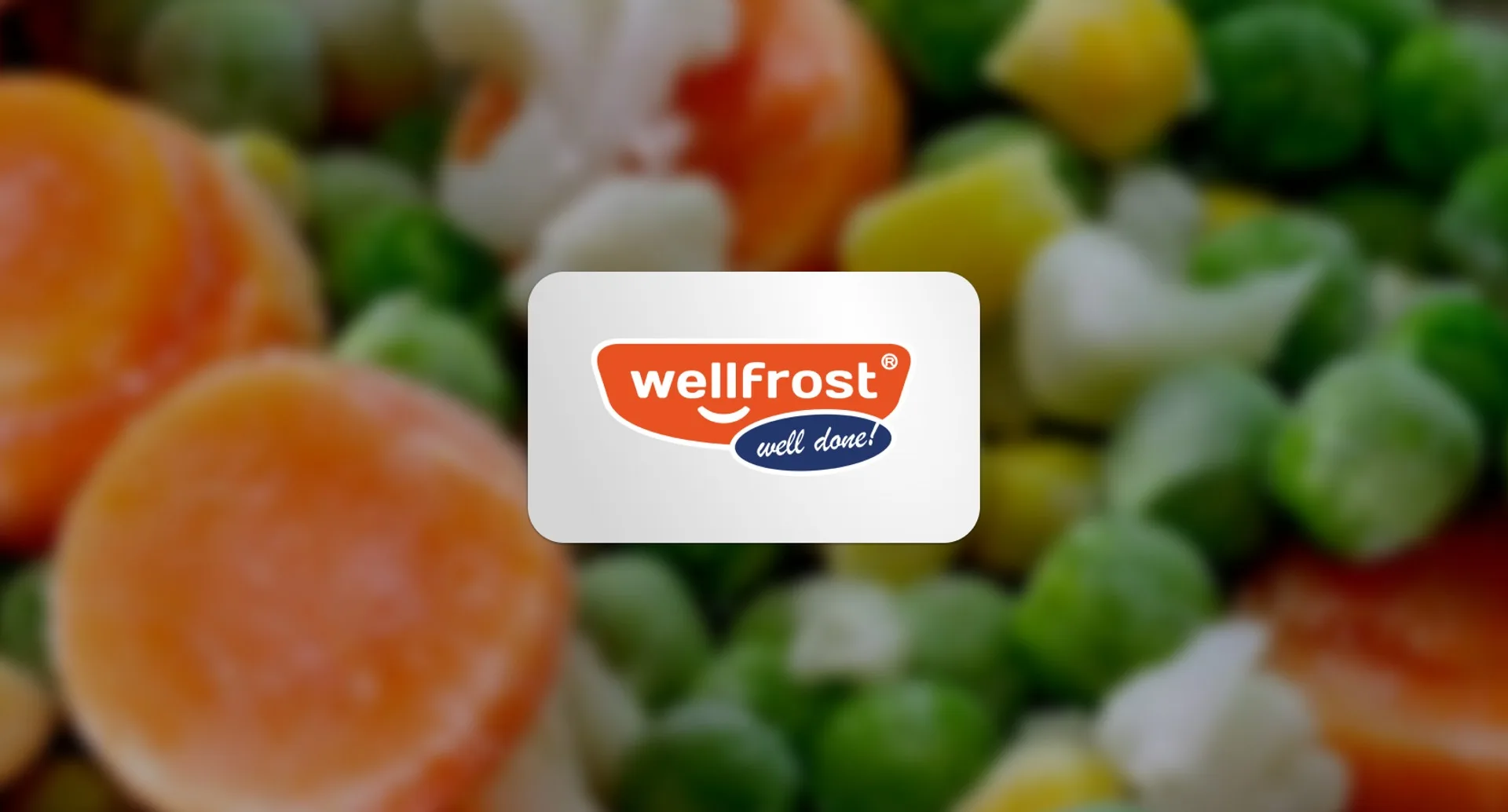 Логотип Wellfrost на фоне замороженных овощей