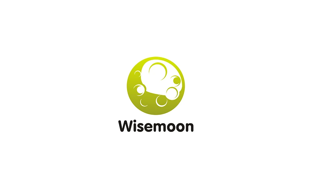 Логотип Wisemoon: салатовая луна с кругами-кратерами и название
